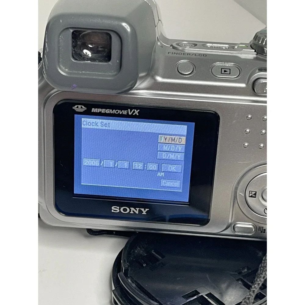 Sony Cyber-Shot DSC-H2 6 MP Digital Camera W/ Charger Case Silver Tested Read.
